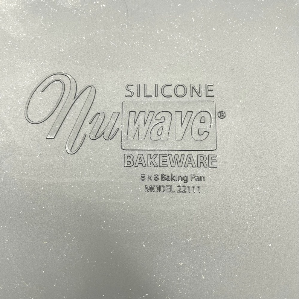 NuWave Silicone Bakeware Baking Set 8x8 Pan, Divider, & 9" Baking Pan Never Used