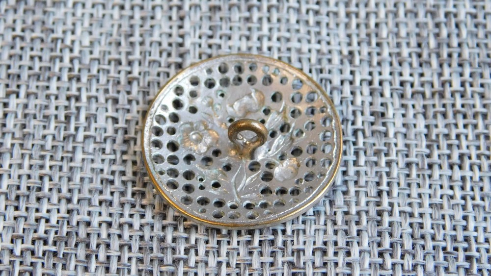 Antique Vtg Screen Button Open Work Aprx: 7/8" 628-X