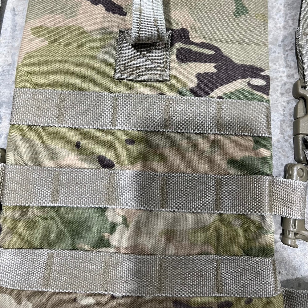 US Military MOLLE II Hydration Carrier - Multicam Pattern