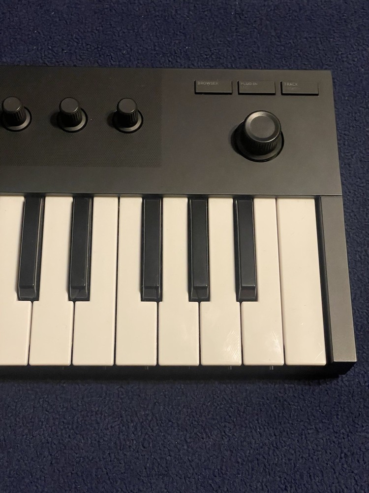 Native Instruments M32 Komplete Kontrol Keyboard Controller