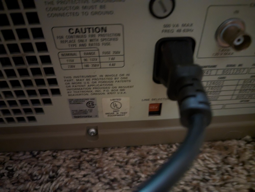 Tektronix 1241 Logic Analyzer Powers On