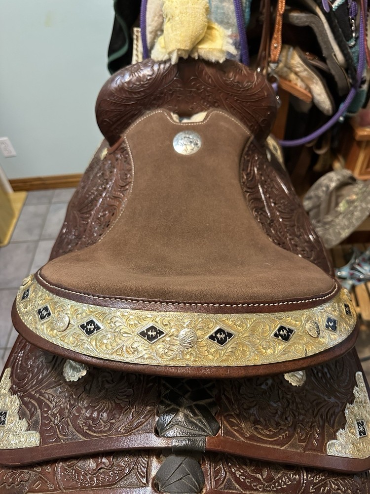 16” Winners Circle Show Saddle Brown