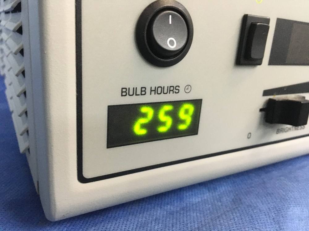 Stryker Endoscopy x6000 Light Source 220-185-000. Bulb Hours: 259