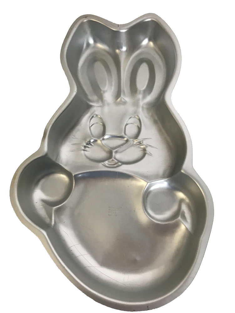 Wilton 1979 EASTER BUNNY with Egg Cake Pan