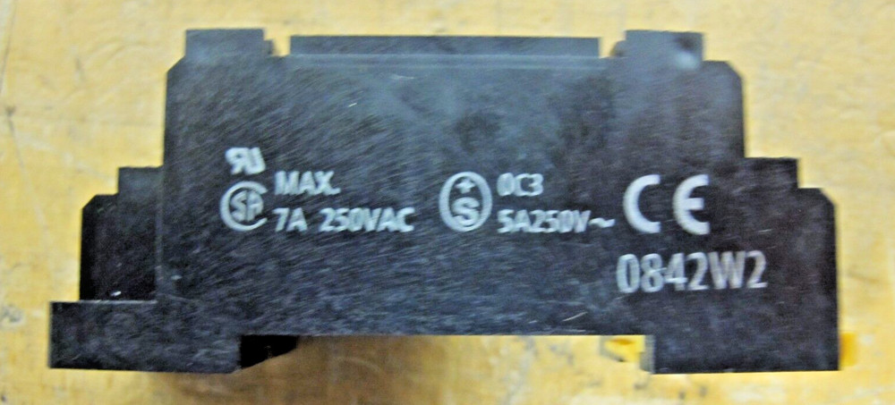 3 OMRON PYF08A-E RELAY SOCKETS [A7BA]