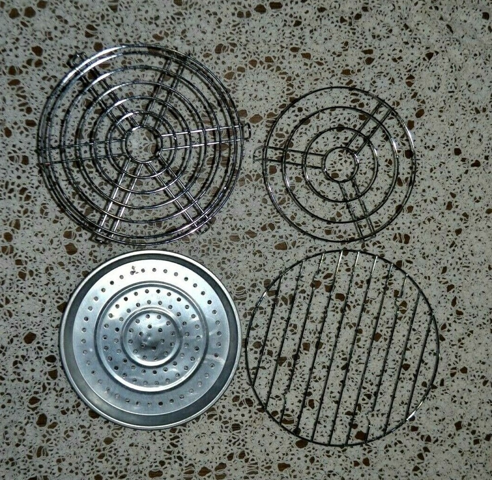Set of 4 Galloping Gourmet Replacement Wire Racks & Pan