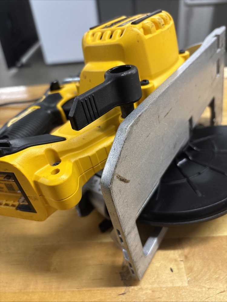 DEWALT 20V Cordless Circular Saw DCS565 (TOOL ONLY)