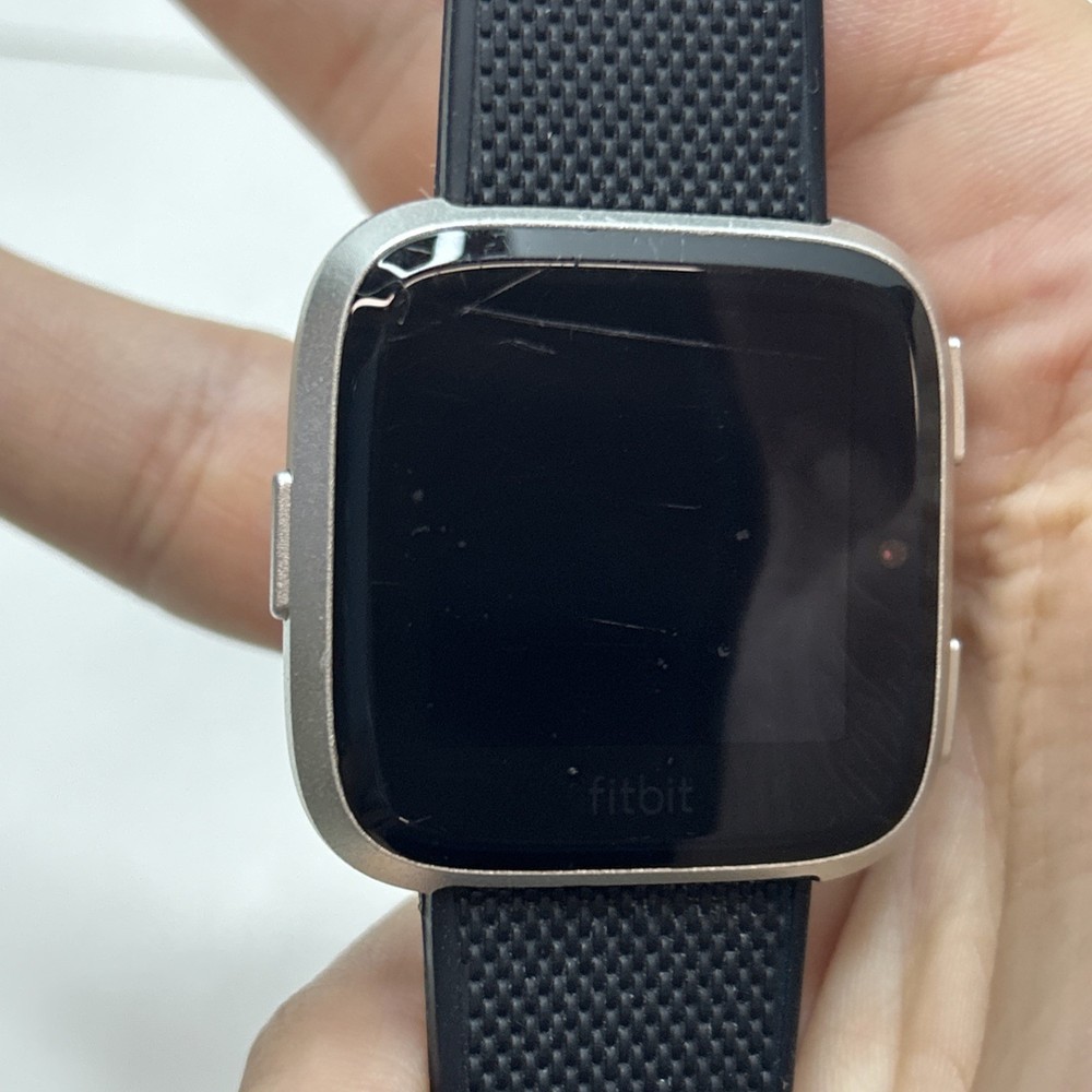 Black Size Small Fitbit Versa With Box And Charger - Tested READ