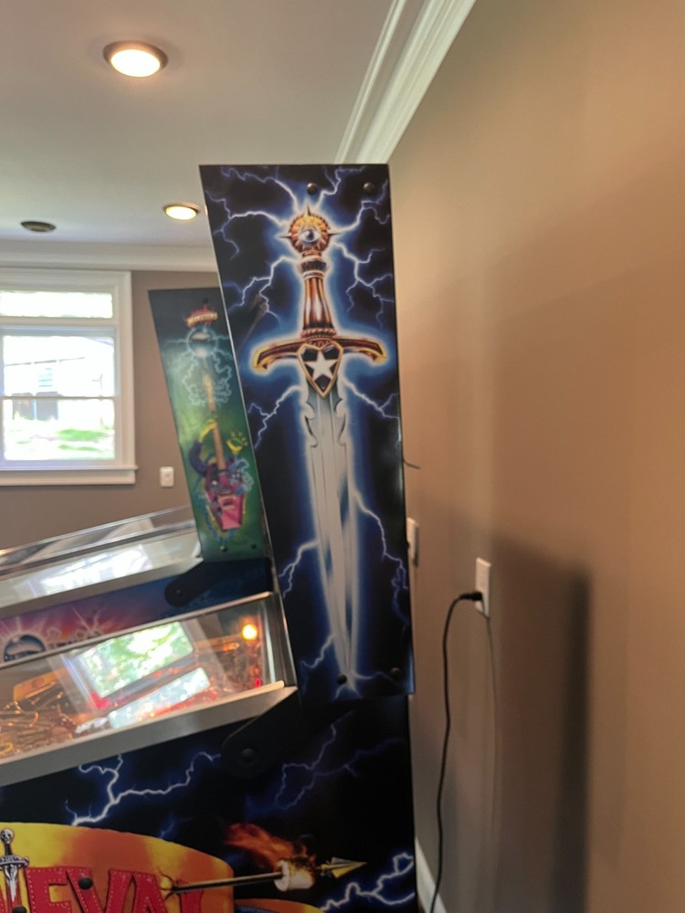 MEDIEVAL MADNESS Pinball Machine - Completely restored condition