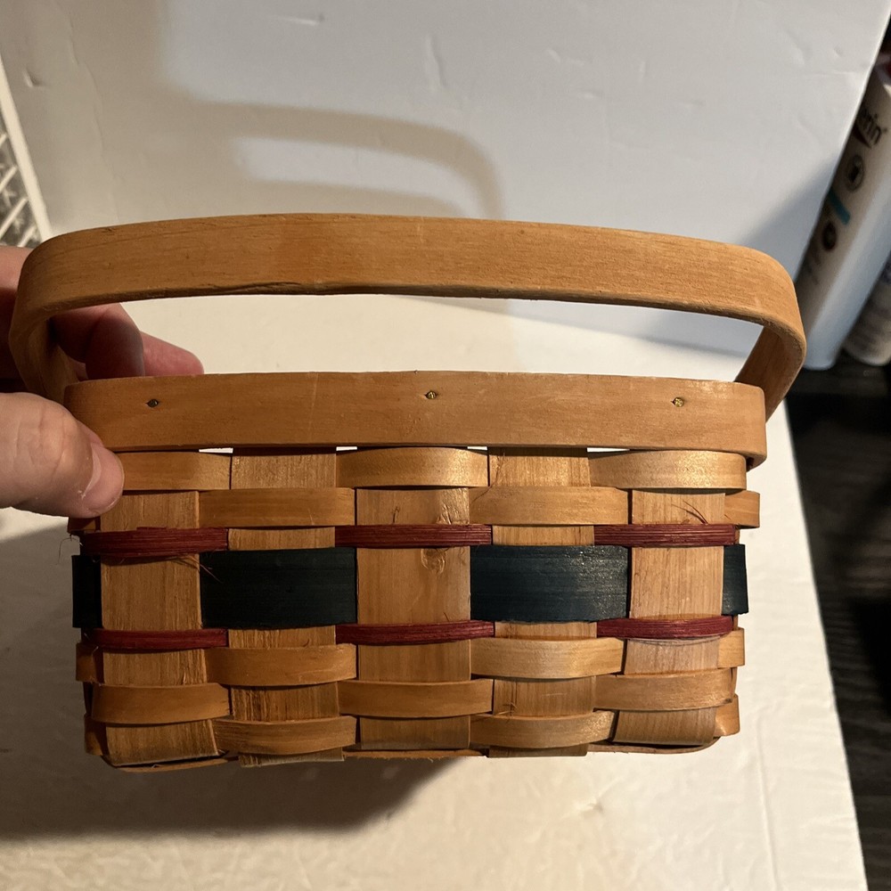 Small Berry Basket With Handle Pre Owned Good Condition