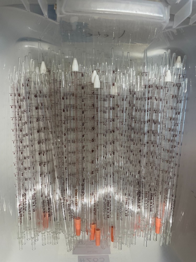 Assorted glass laboratory pipets