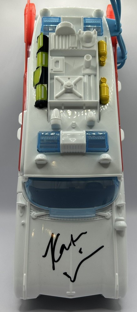 KATE MCKINNON SIGNED GHOSTBUSTERS ECTOMOBILE - BECKETT COA!