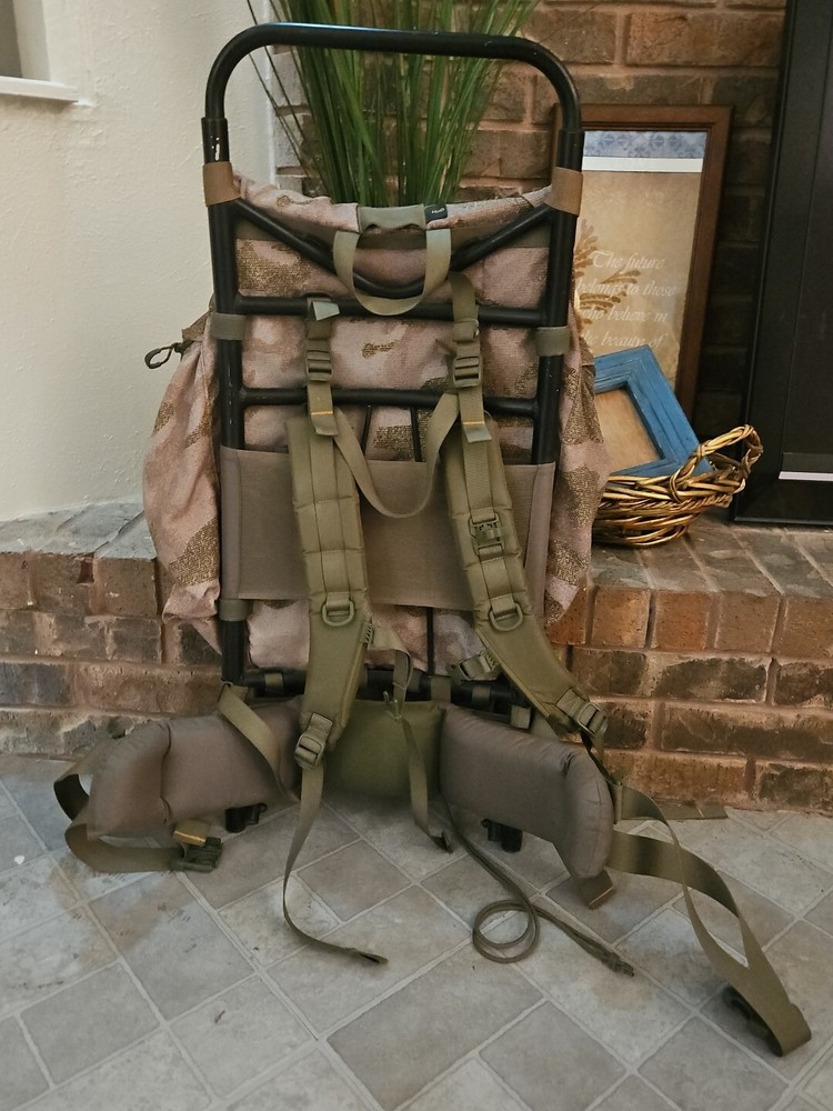 Cabelas Alaskan Camouflage H20 External Frame & Backpack Great Condition