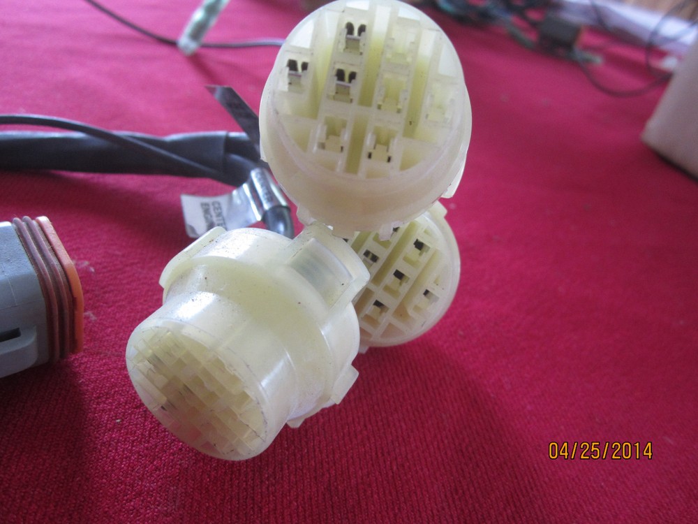 SUZUKI PORT, CENTER & STARBOARD ENGINE CONNECTORS