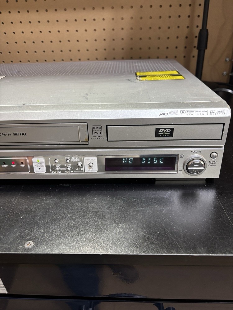 RCA  HTS‑2500 DVD/VCR Combo DVD + VHS unit powers on untested