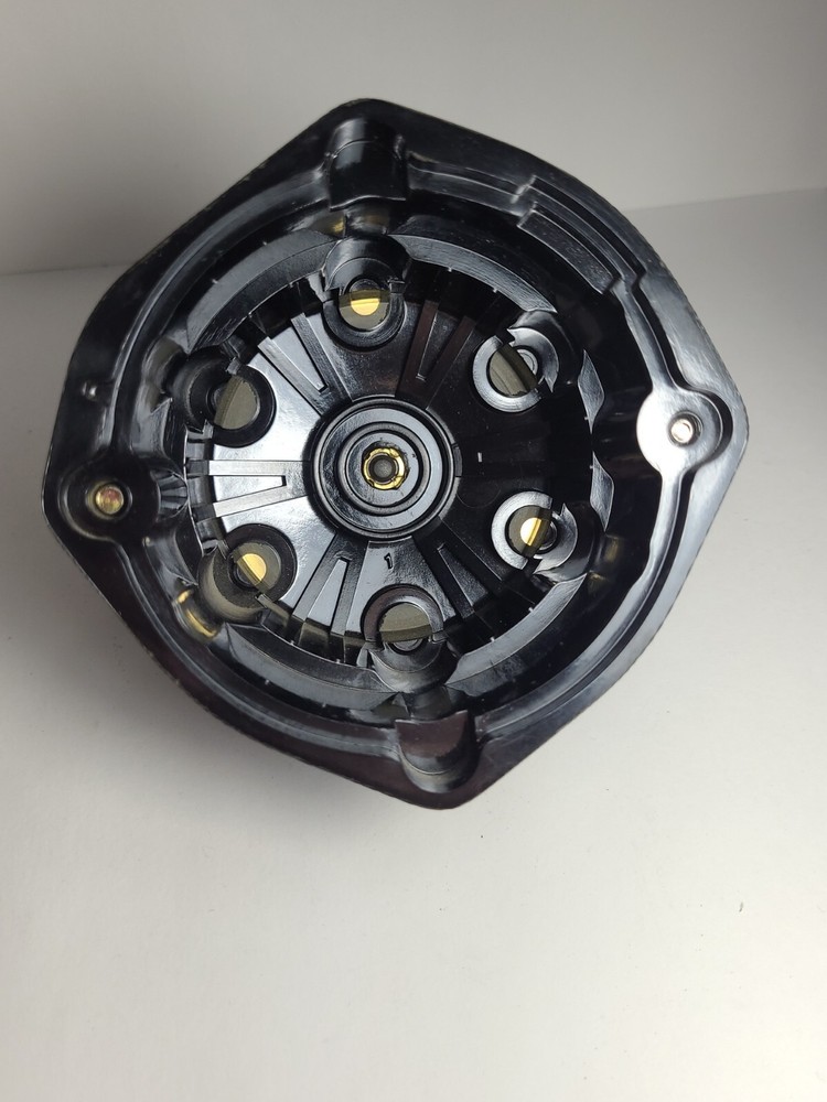 Replacement 1035263M1 Distributor Cap Fits Massey Ferguson