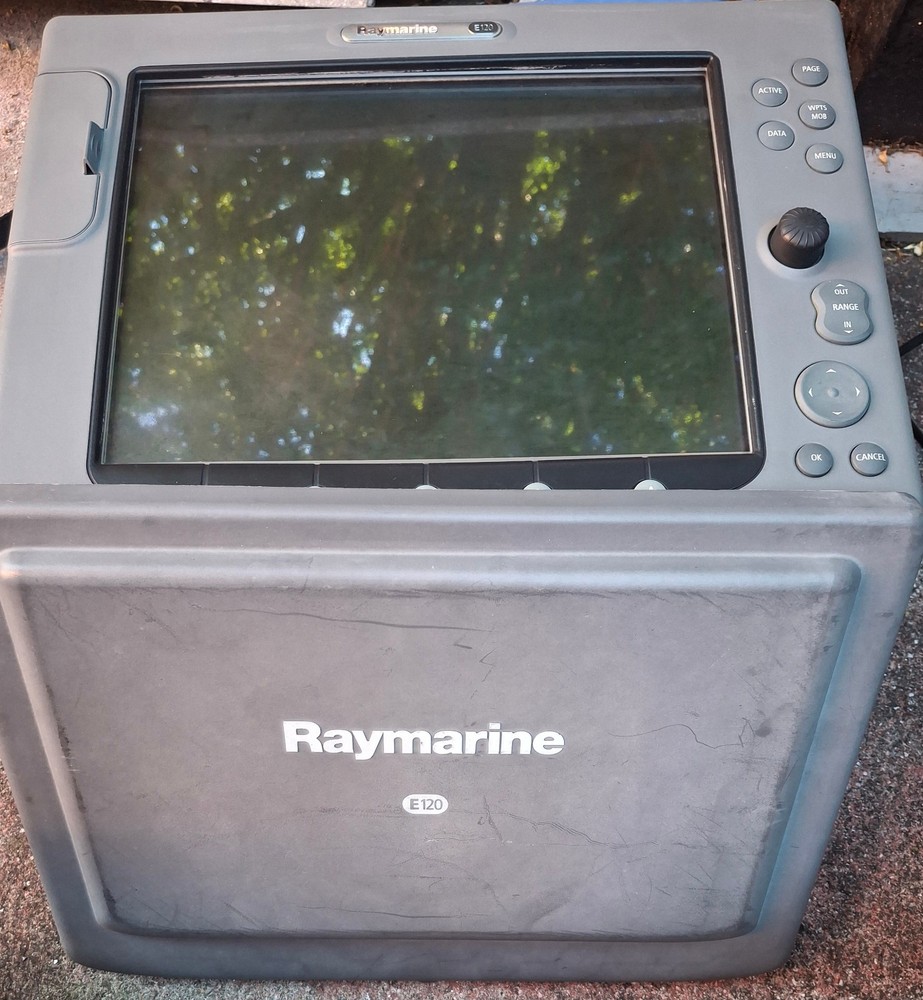 Raymarine E120 Classic GPS Chart Plotter Multifunction Boat Display w/Cover MFD
