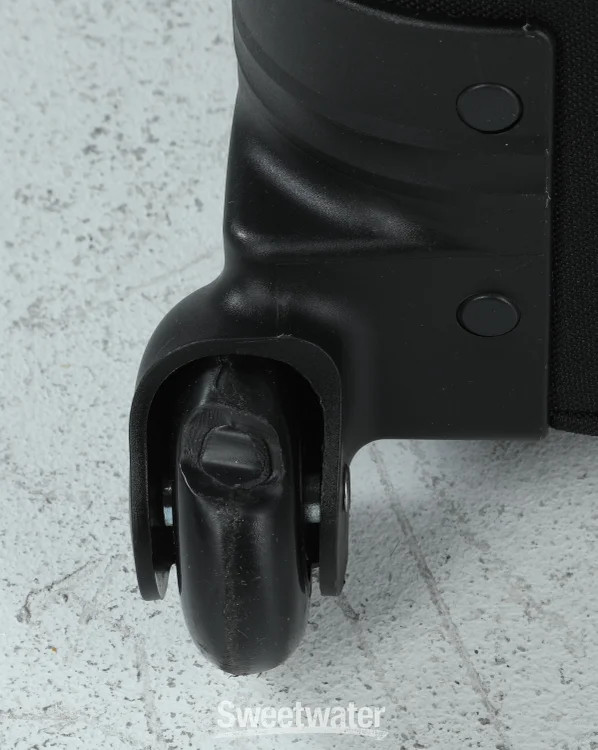 DW Performance Series Low Pro Soft Case with Wheels