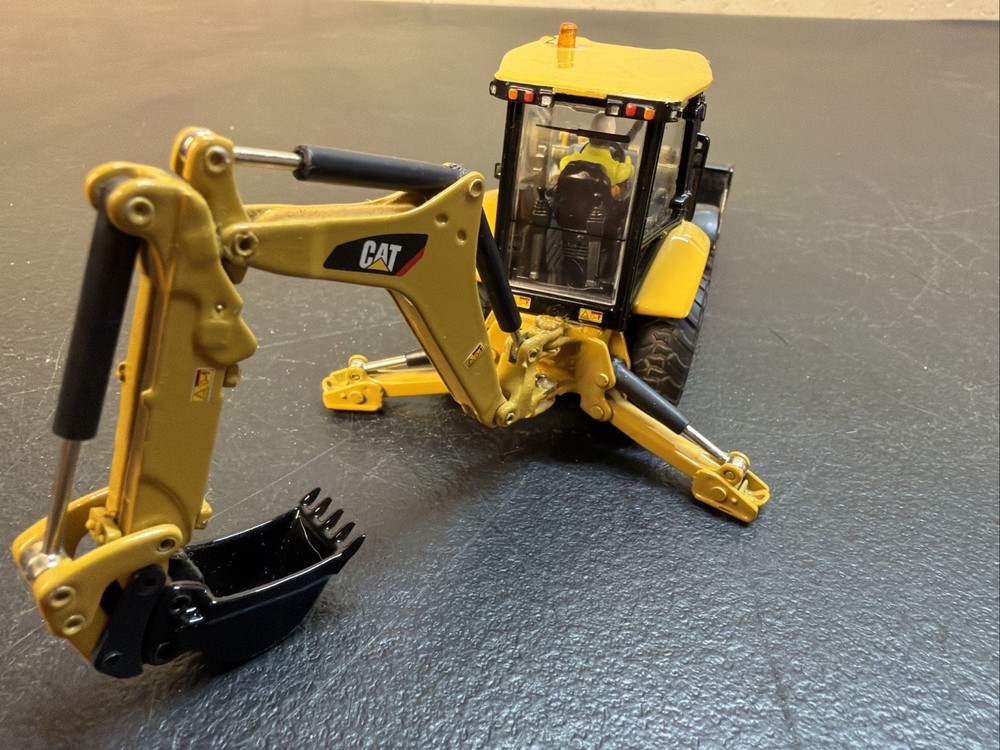 Diecast Masters 1:50 420F2 Backhoe Loader & Tin CLEAN