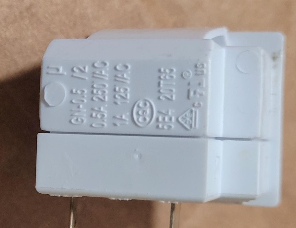 FRIGIDAIRE MODEL GRSS2652AF3 REFRIGERATOR LIGHT SWITCH 241547902