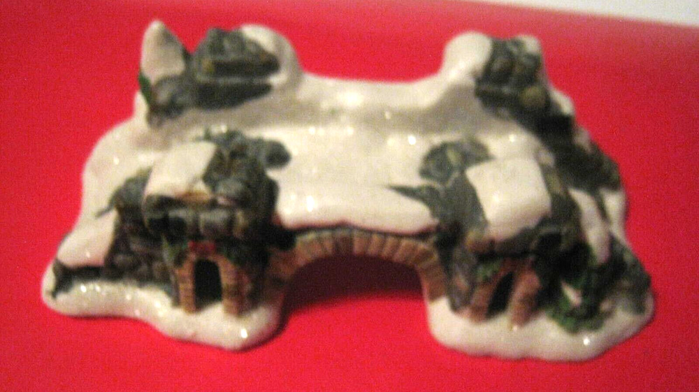 2004 Windham Heights Cobblestone Corners Bridge Village Piece