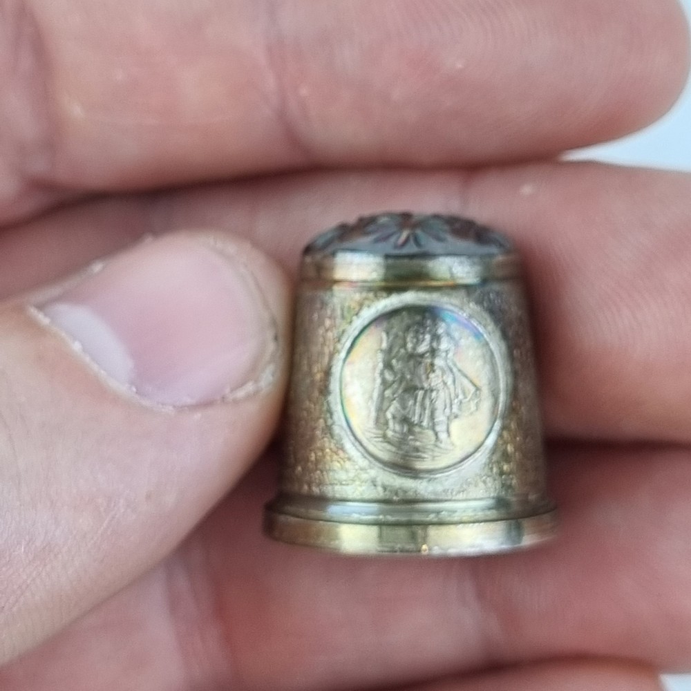 Solid Silver Thimble Figures Roundel Birmingham 1998 Swann Thimbles