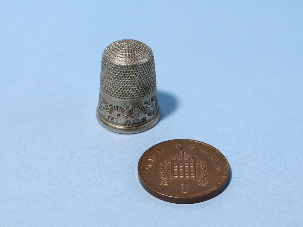 Victorian 1900 Sterling Silver Thimble with Floral Pattern Size 9 #ESK201