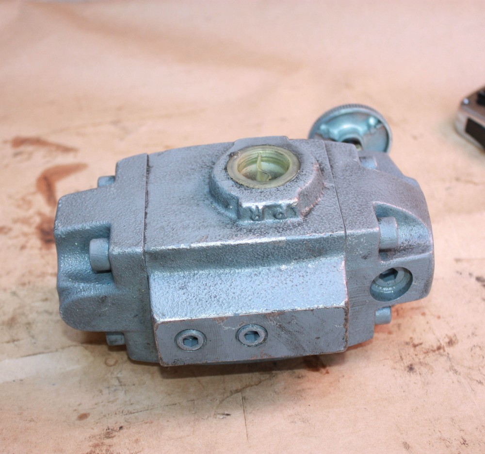 TOKIMEC VICKERS Pressure REDUCING VALVE 5.6-200 XCT-06-B-20-JA-J