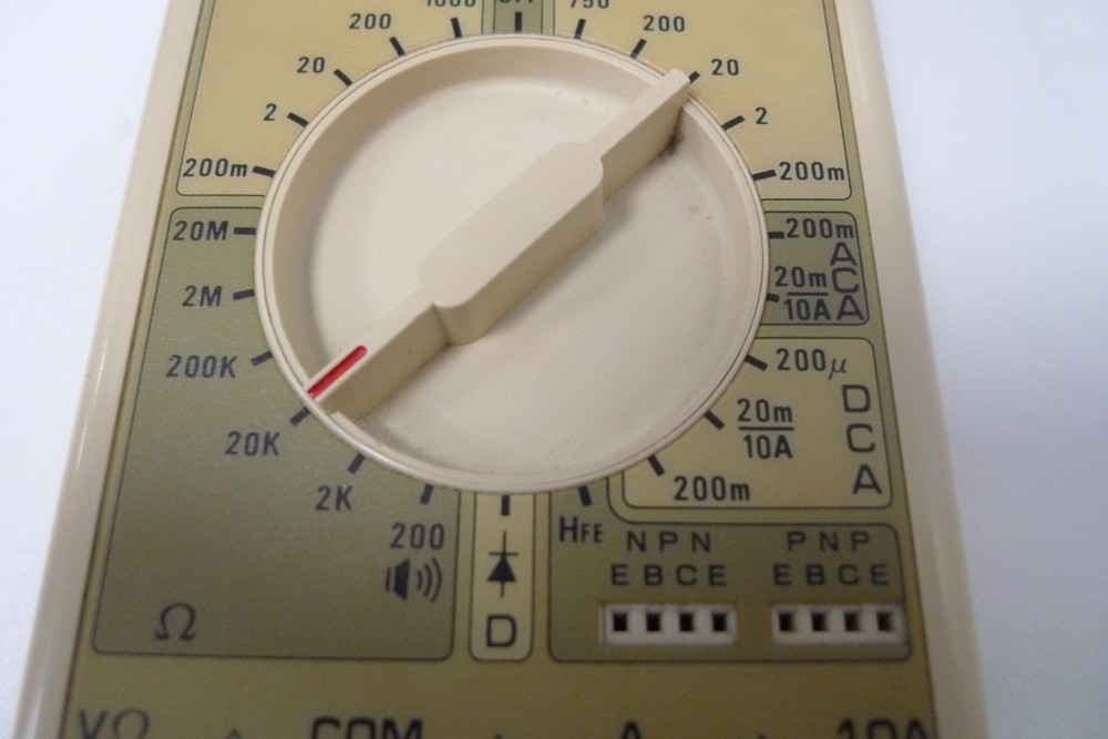 Circuitmate Digital Multi Meter DM423 Transistor Tester 10A
