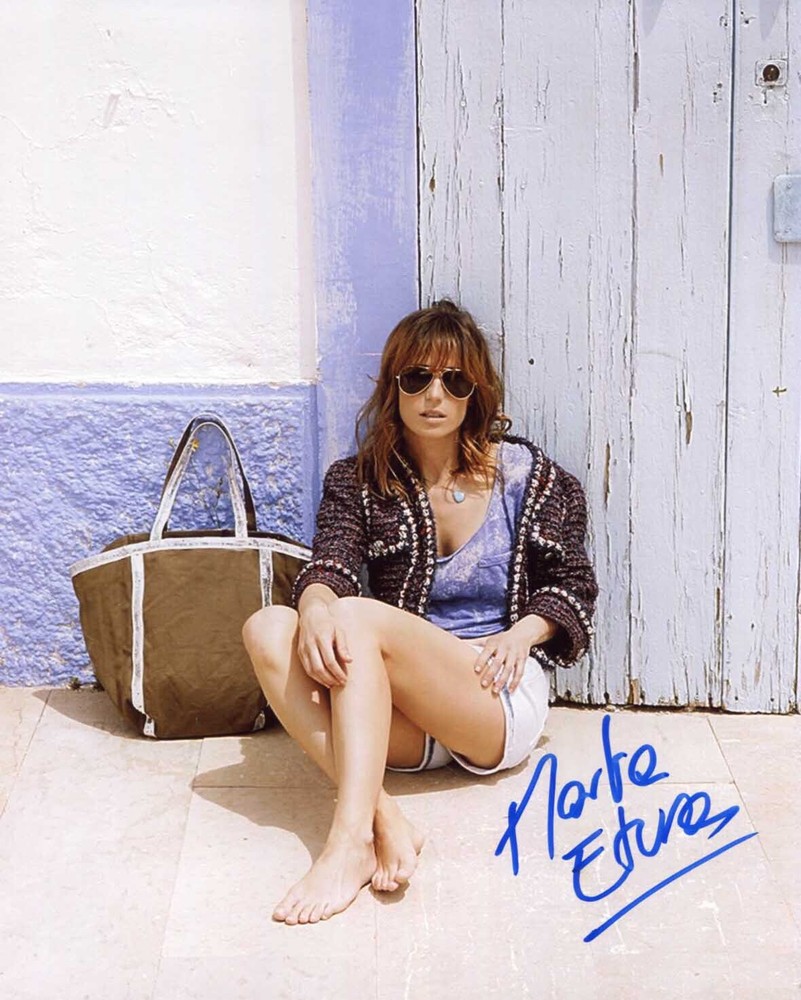 Marta Etura Autograph
