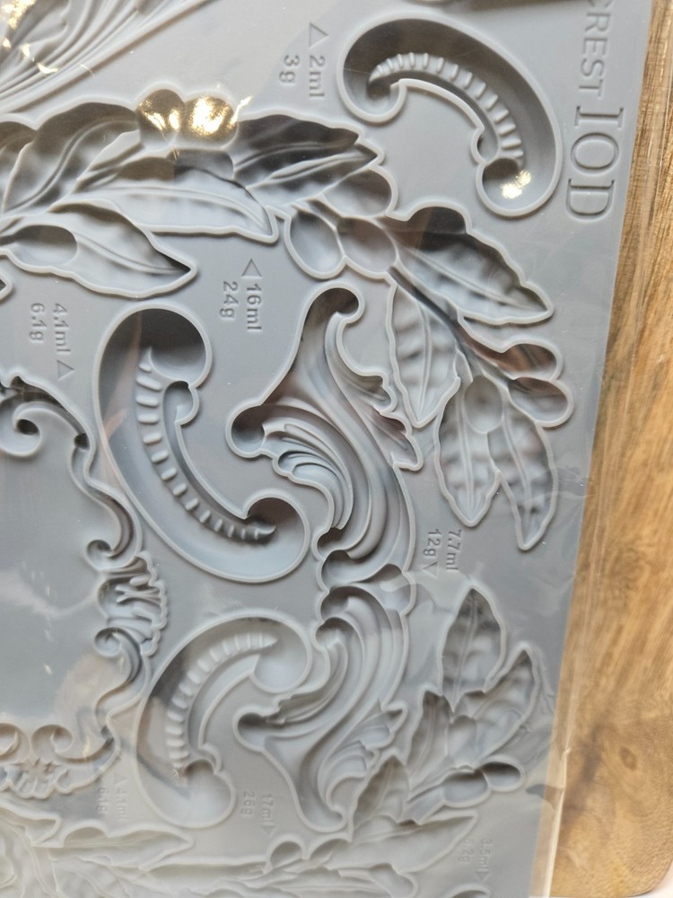 Olive Crest, Iron Orchid Design Mould