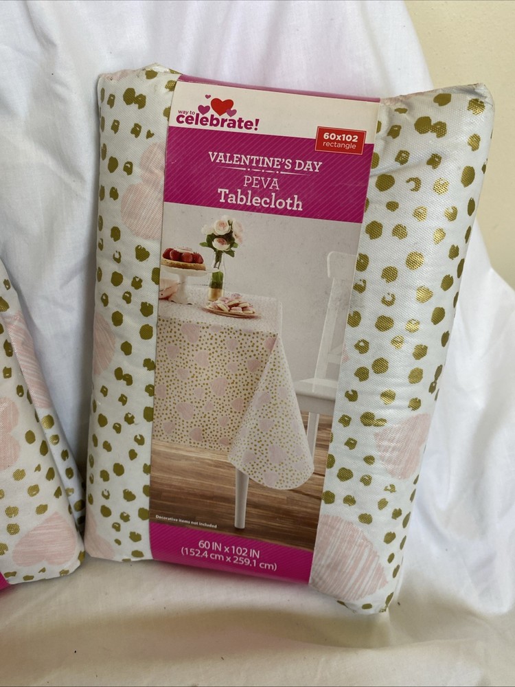 NWT Valentines Day Peca Table Cloth