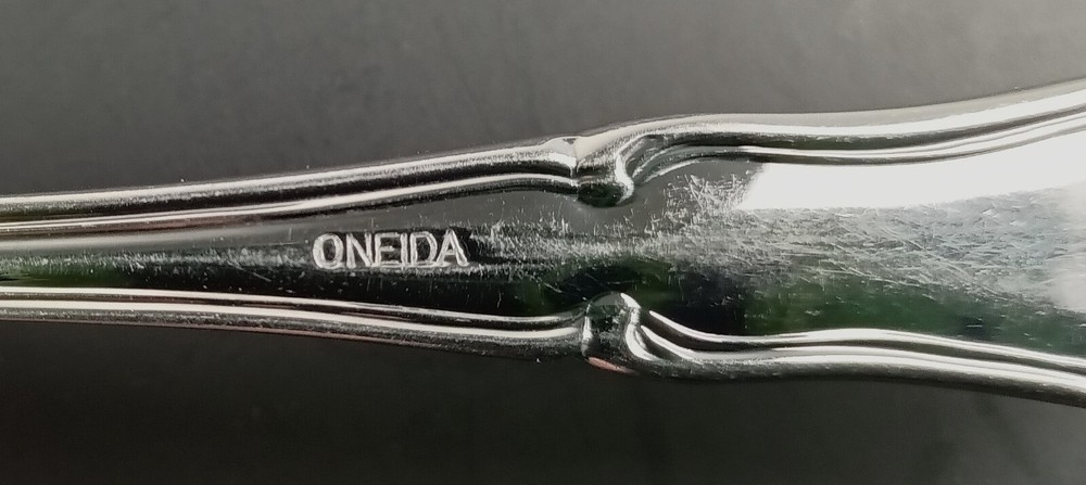 Oneida Claudia Stainless Flatware 1 Set of 5 Pcs Scroll Edge Glossy Replacement