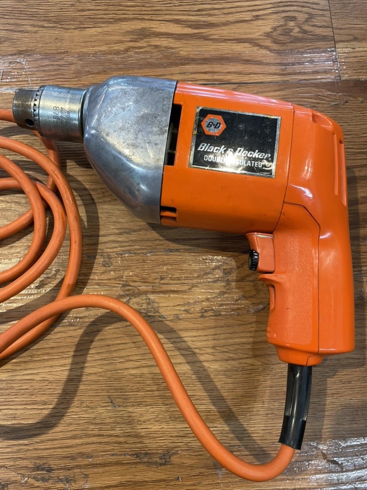 BLACK & DECKER VARIABLE ELECTRIC DRILL (PSJ010589)