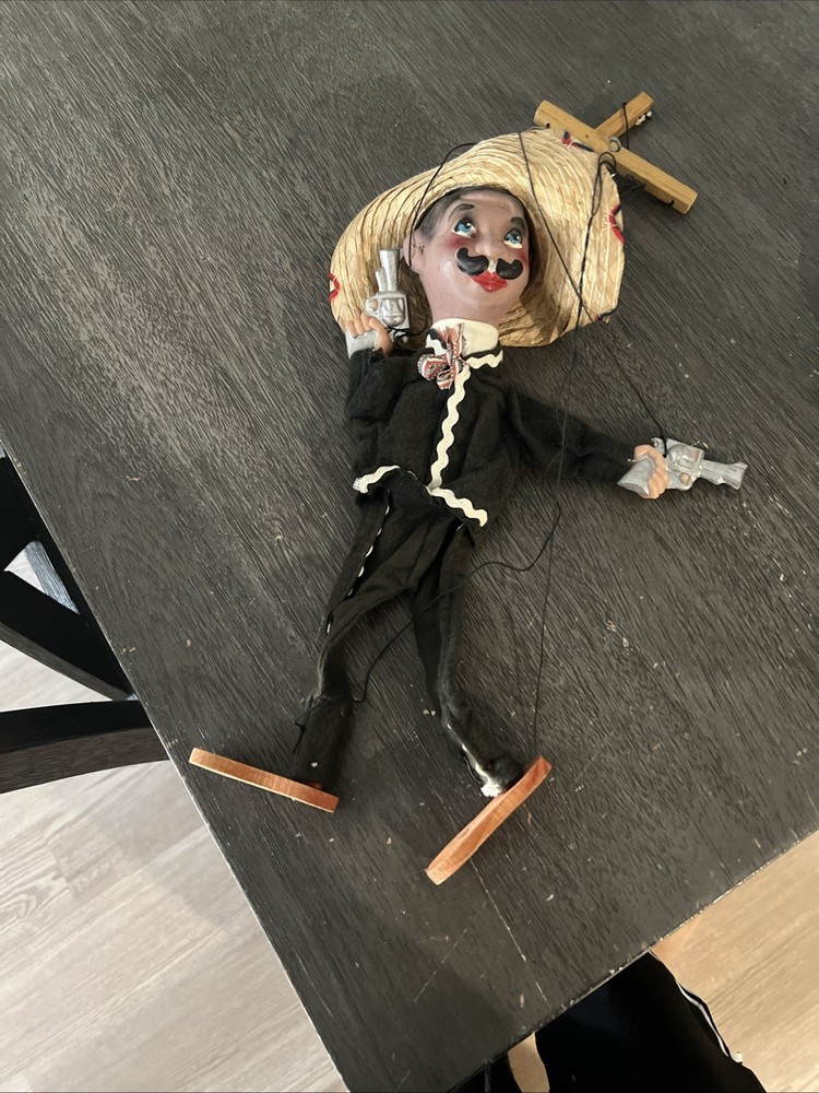 Mexican Marionette String Puppet Bandido Gun string is tangled