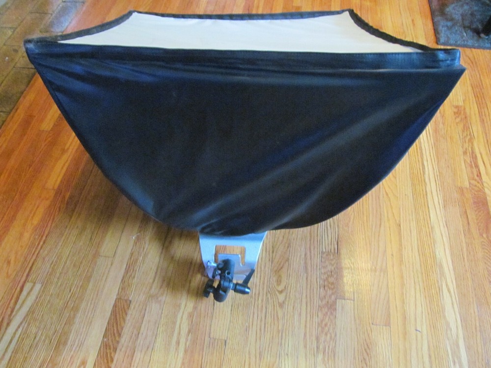 STUDIO LIGHT SOFTBOX - 23" X 23"