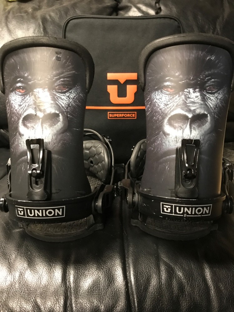 union bindings house gorilla with bag