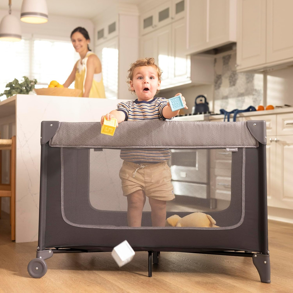 Basic 2-In-1 Play Yard with Bassinet, Gray