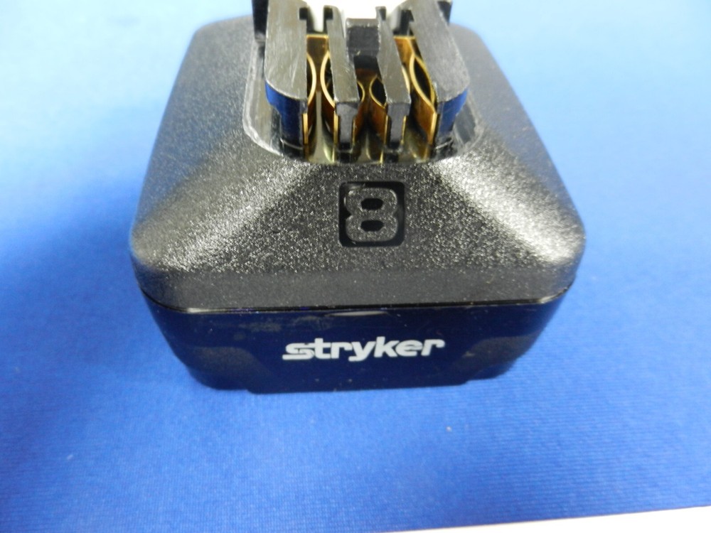 F128 Stryker 8212-000-000 System 8 Small Battery