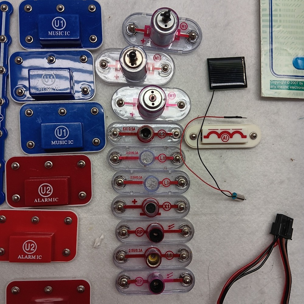 Elenco Snap Circuits Lot Projects 1-101, 102-305