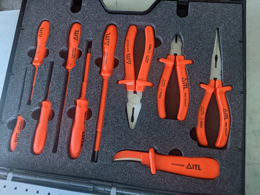 NEW ITL 29 PIECE 1000 VOLT INSULATED TOOL SET