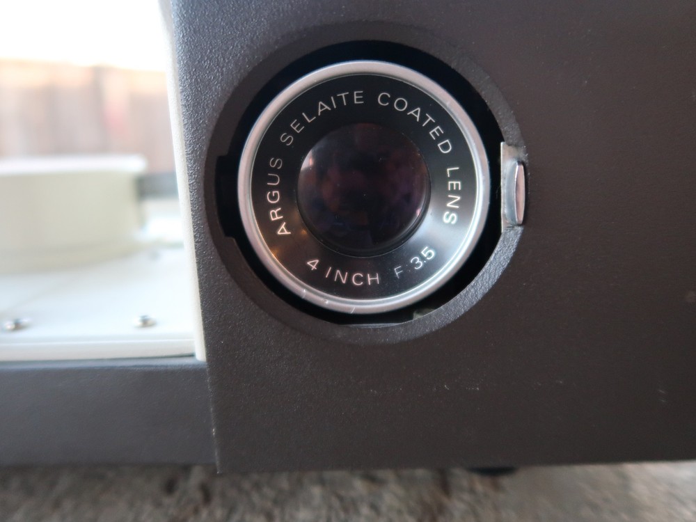 Vintage Argus Roundabout 910 Slide Projector – Tested Working w/ Bulb