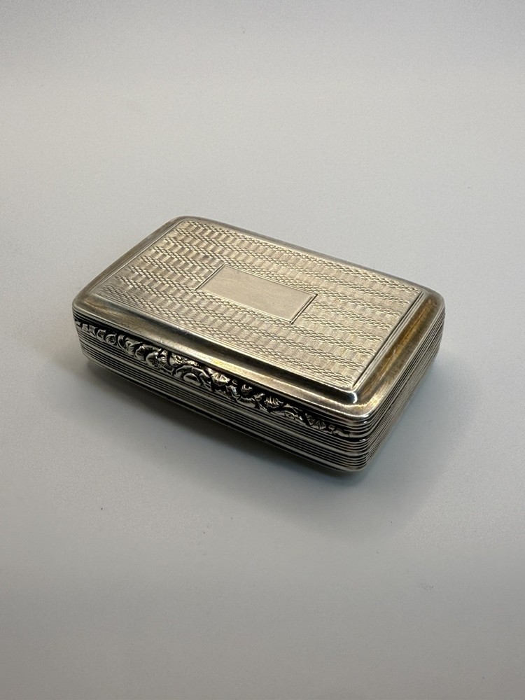 Lovely Sterling Silver Chased Snuff Box - Birmingham 1829