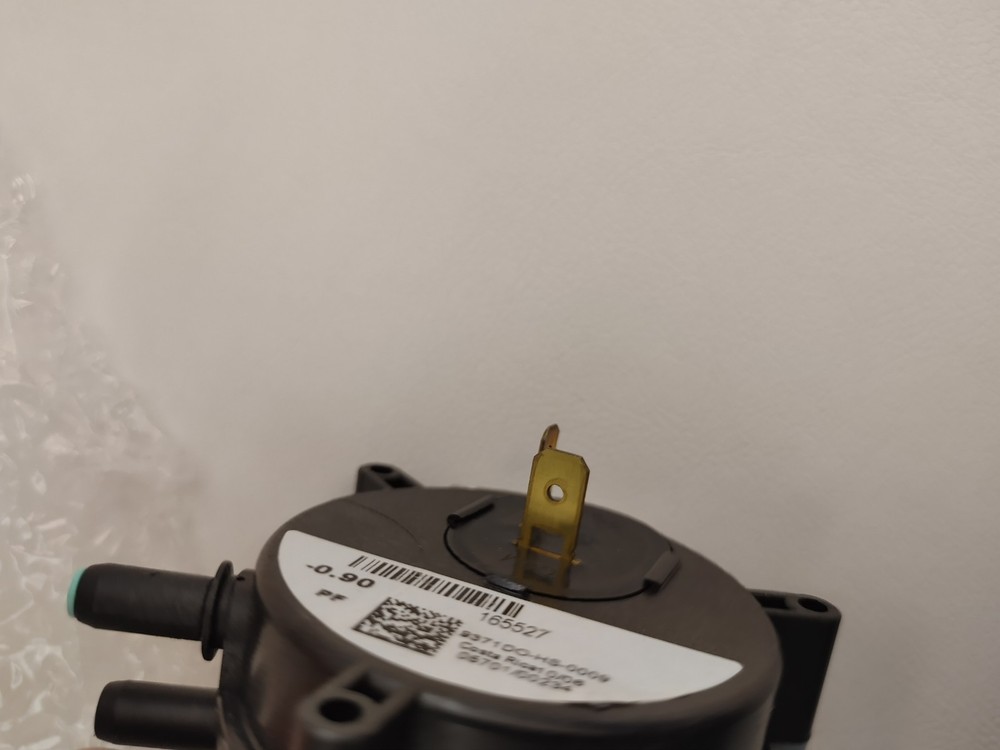 SOURCE 1 S1-02435286000 AIR PRESSURE SWITCH