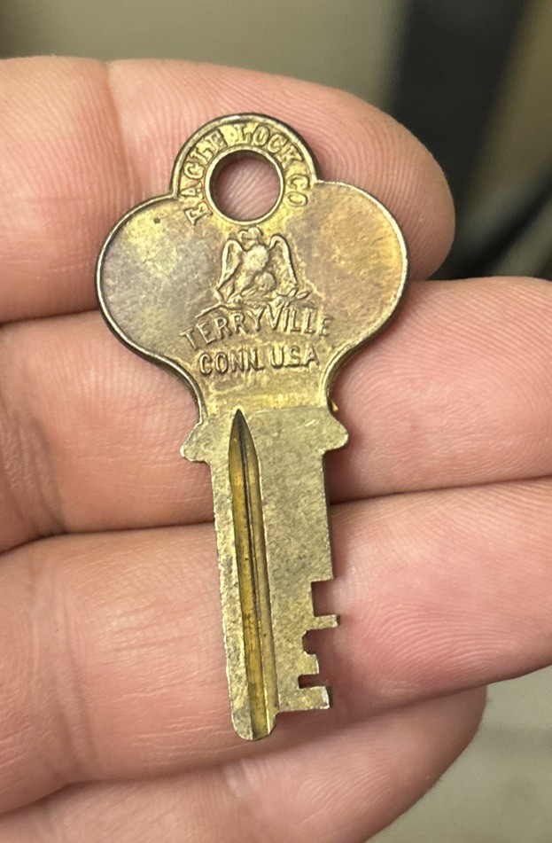 Original Antique Trunk Key Lock Eagle Lock Co. 022U46
