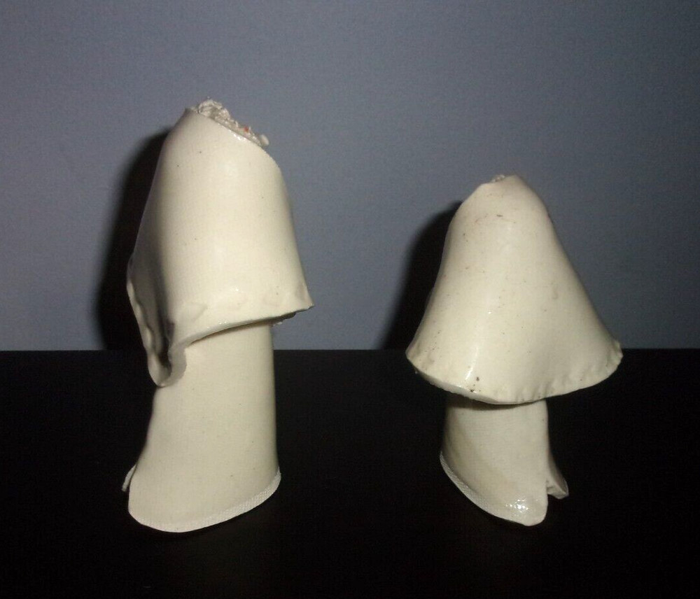 Hand Thrown Studio Art Pottery The Singers, Bencini style, signed