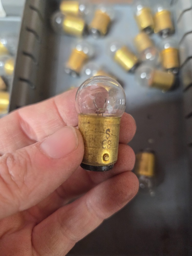 #648 MINI LAMP 16 pieces