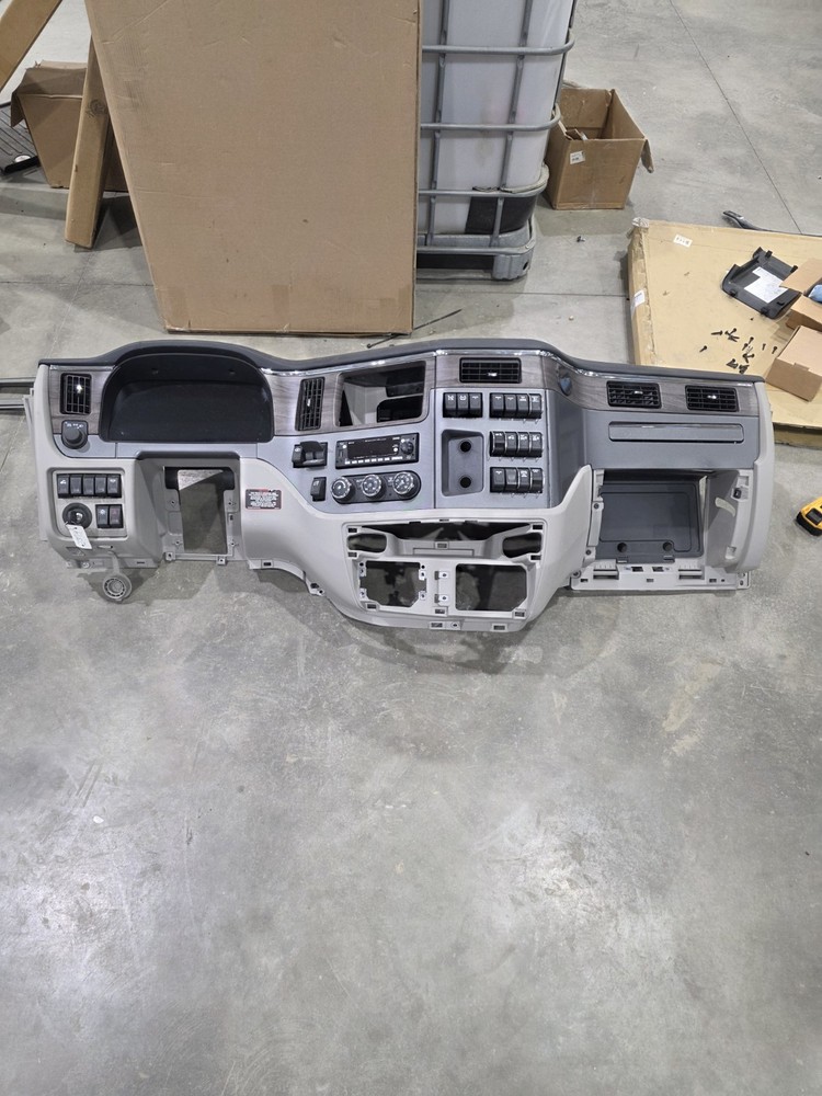 Peterbilt 589 Dash Assembly