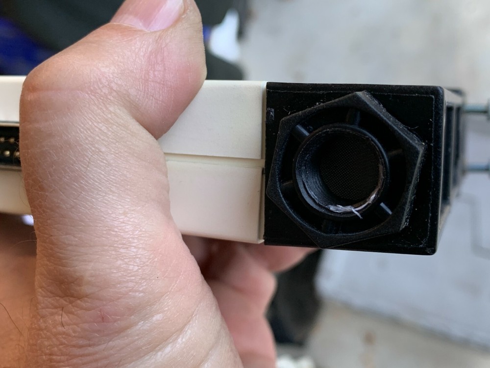 Sierra Mass Trak Mass Flow Controller 810C-DR-2-V4-S4-MP