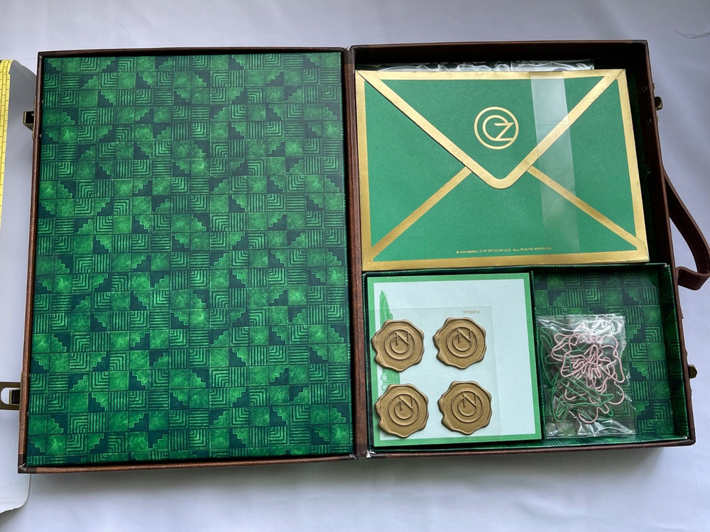 WICKED Deluxe Stationery INCOMPLETE Set Universal Open Box